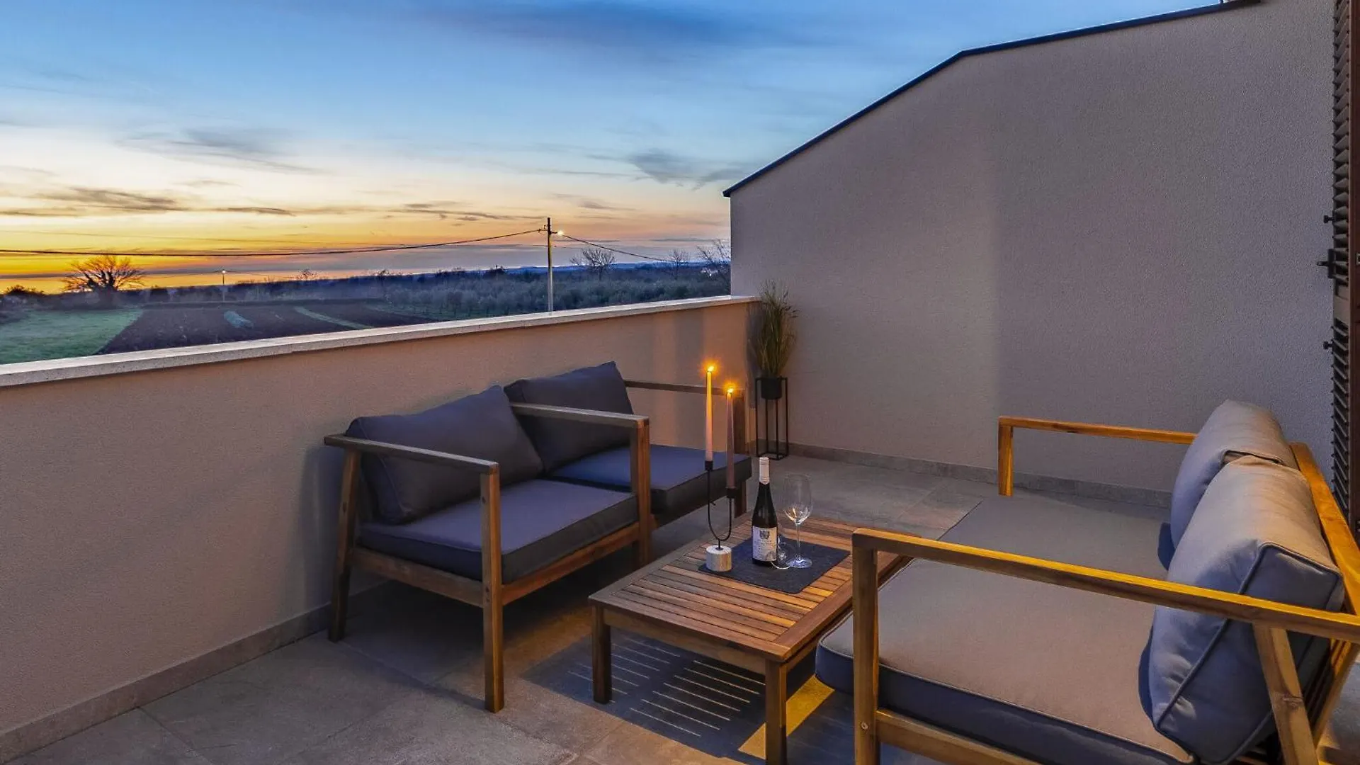 Modern Home With Swimming Pool And Wellness 沃德年 0*,